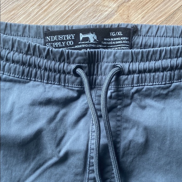 NWOT Industry Supply mens XL joggers - Picture 2 of 3